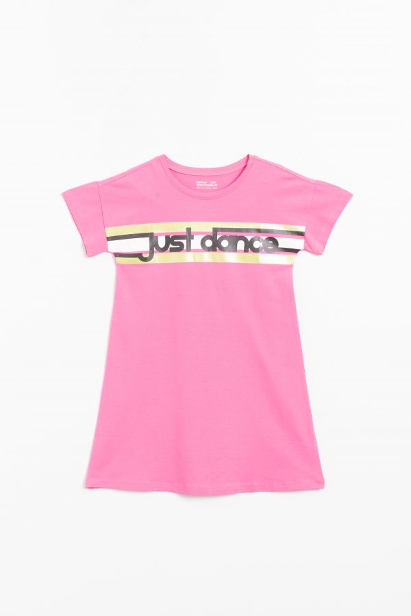 Kleid aus Strickwaren rosa, über den Schnitt des T-Shirts mit einem Druck auf der Vorderseite